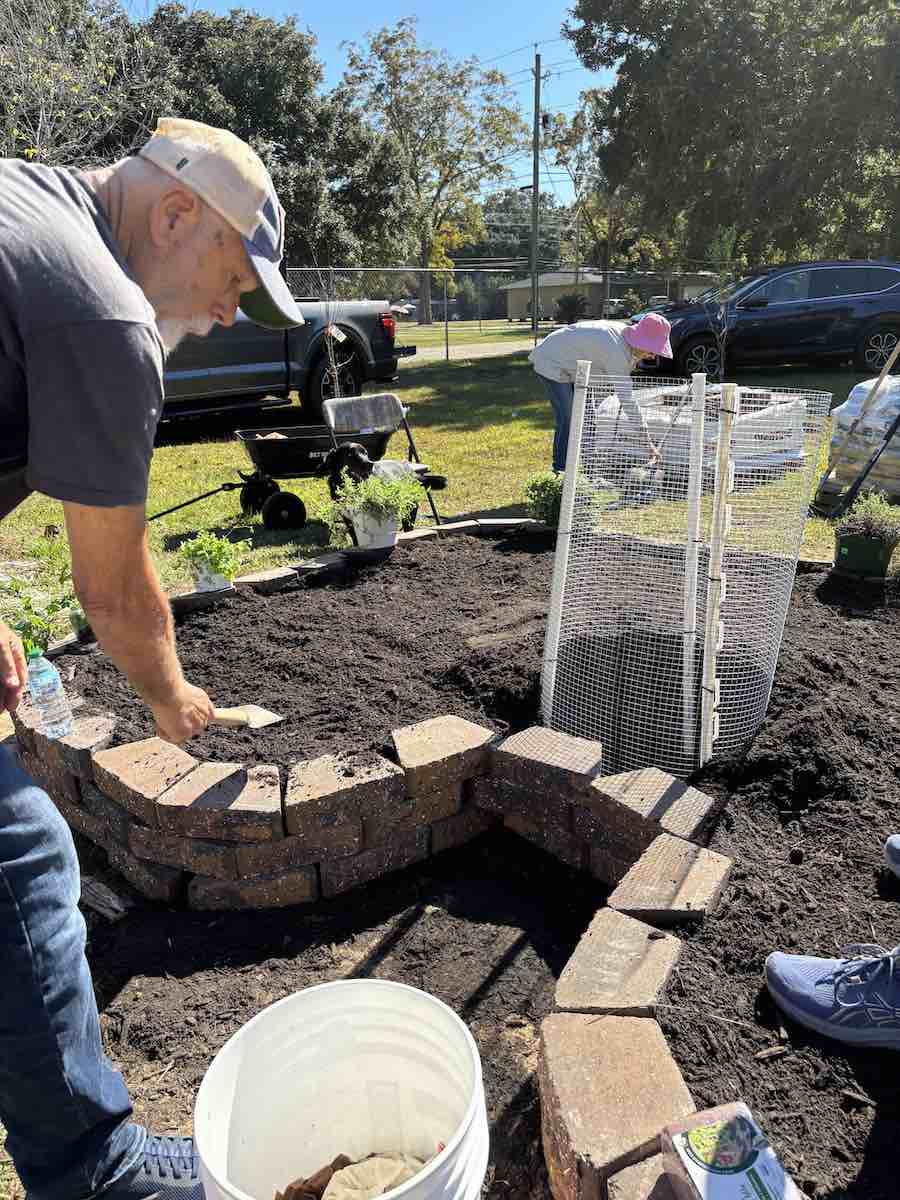 key hole garden volunteer